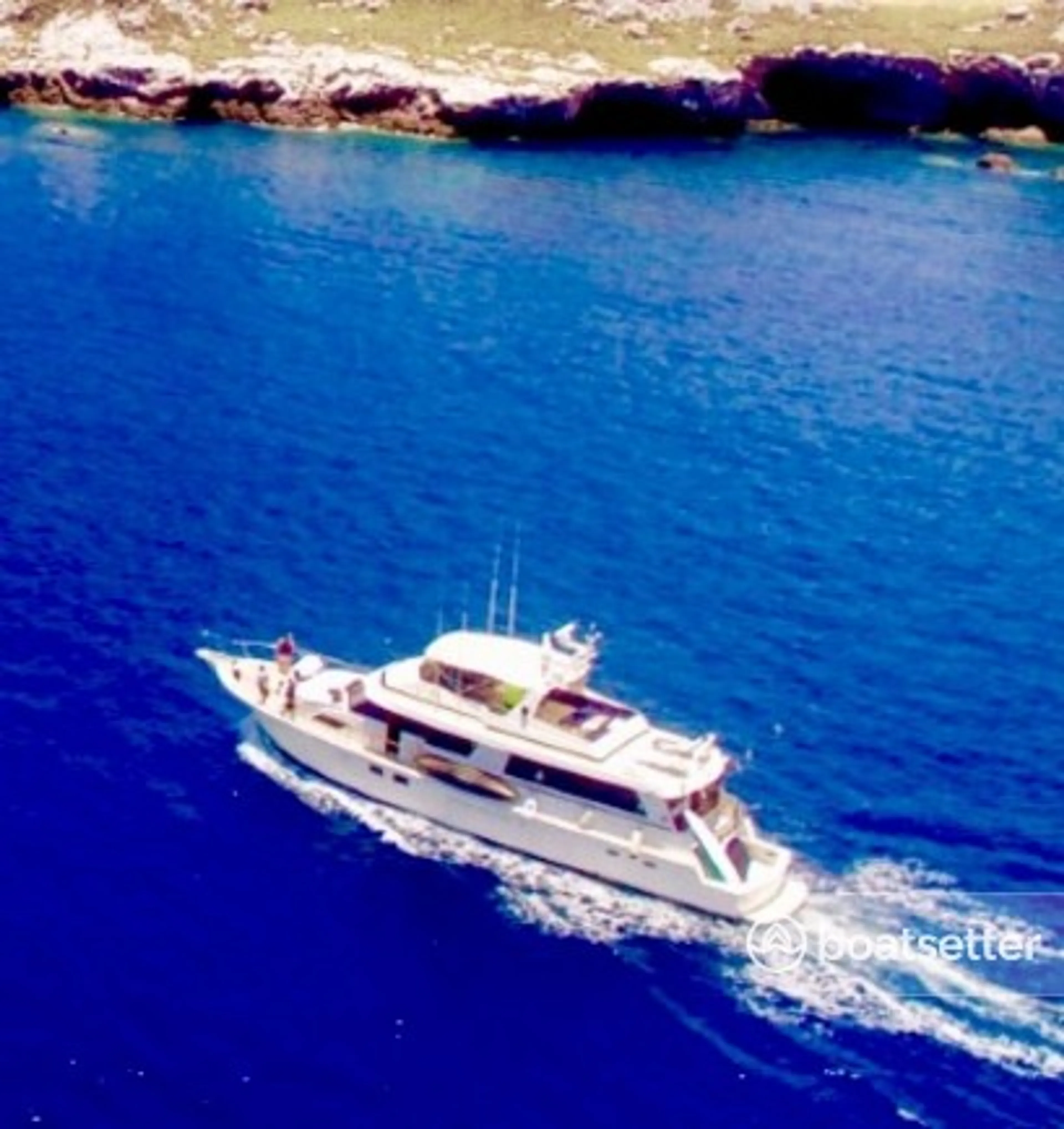 Rent a Hatteras Yachts 75 Flybridge in Nuevo Vallarta, Nay. on Boatsetter